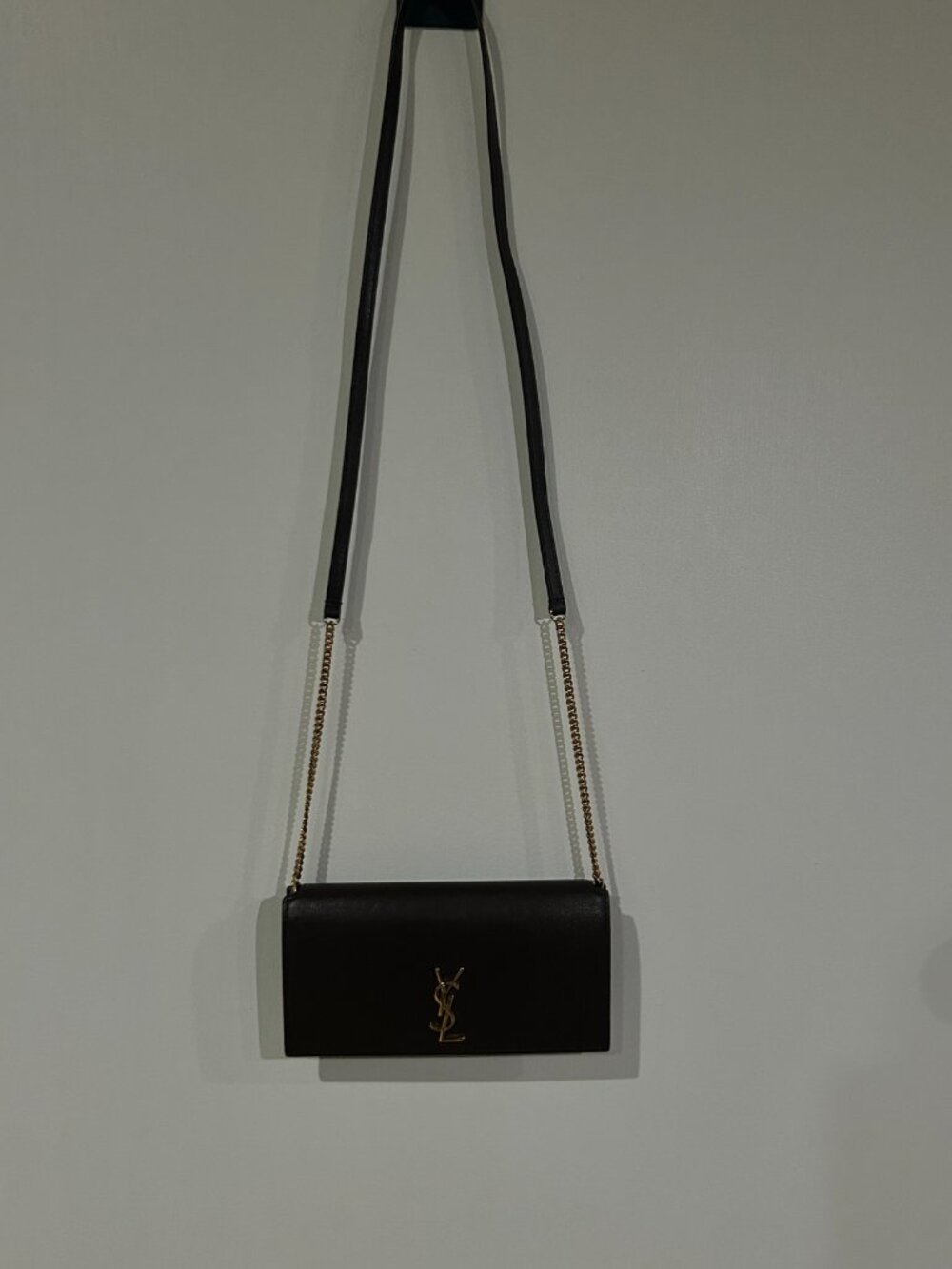 SAINT LAURENT Cassandre Strap leather phone case - Picture 3 of 4